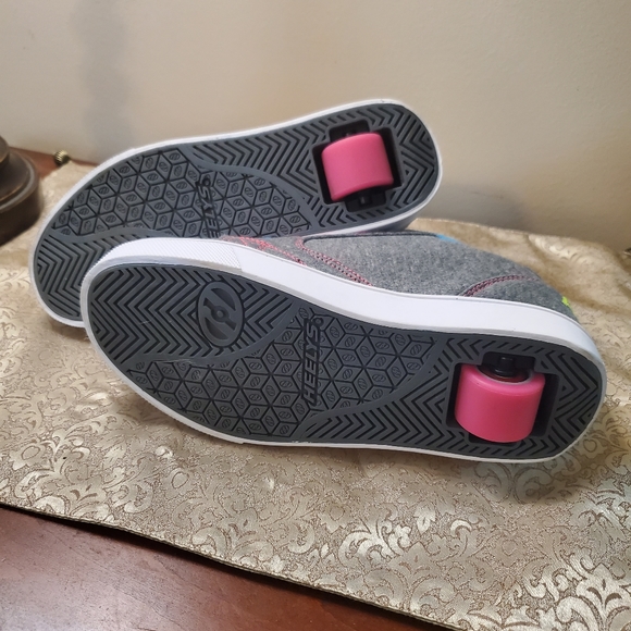 NWOT Heelys youth roller shoes - Picture 6 of 9